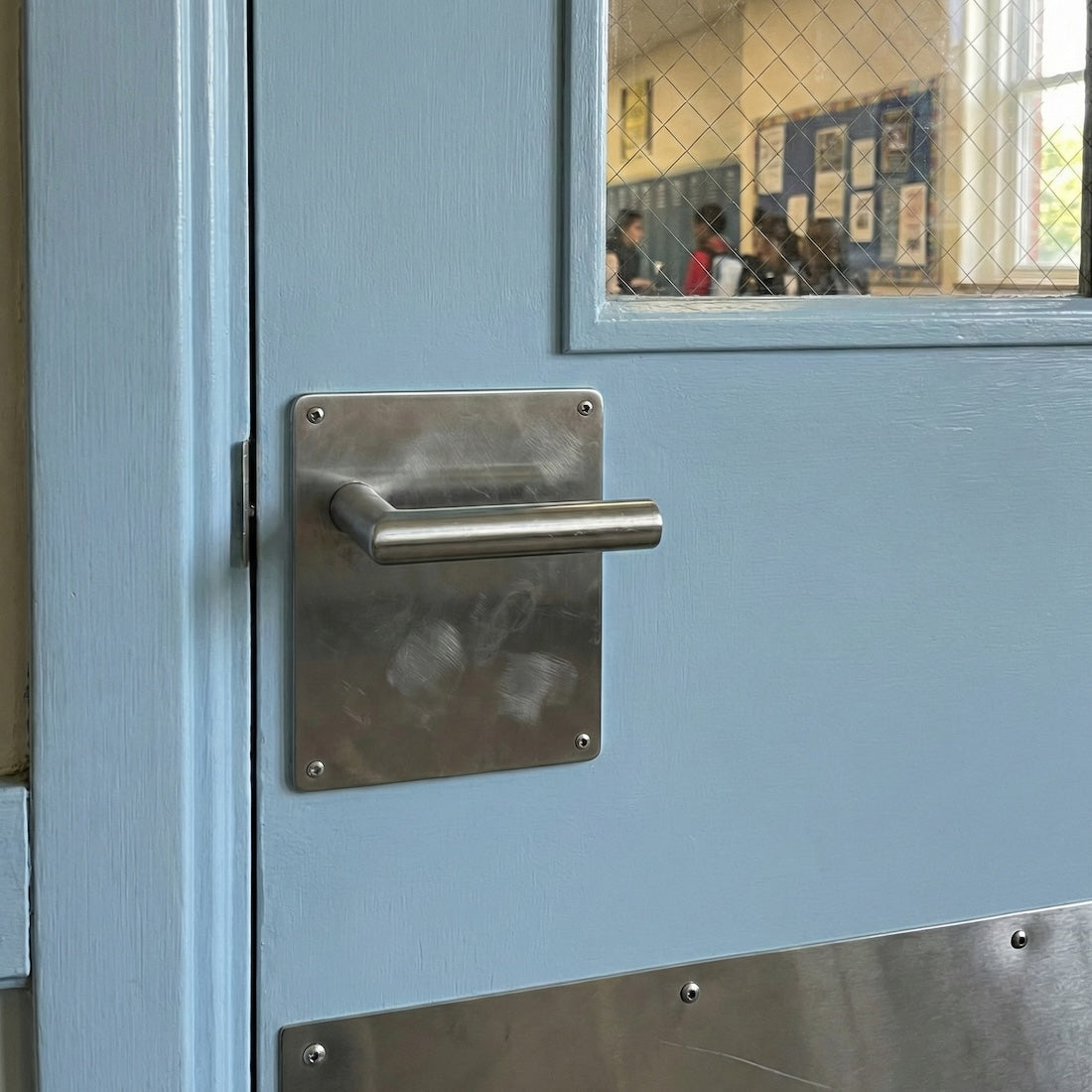 Türklinke Modell '503' mit quadratischem 170mm Schild aus Edelstahl für Türen