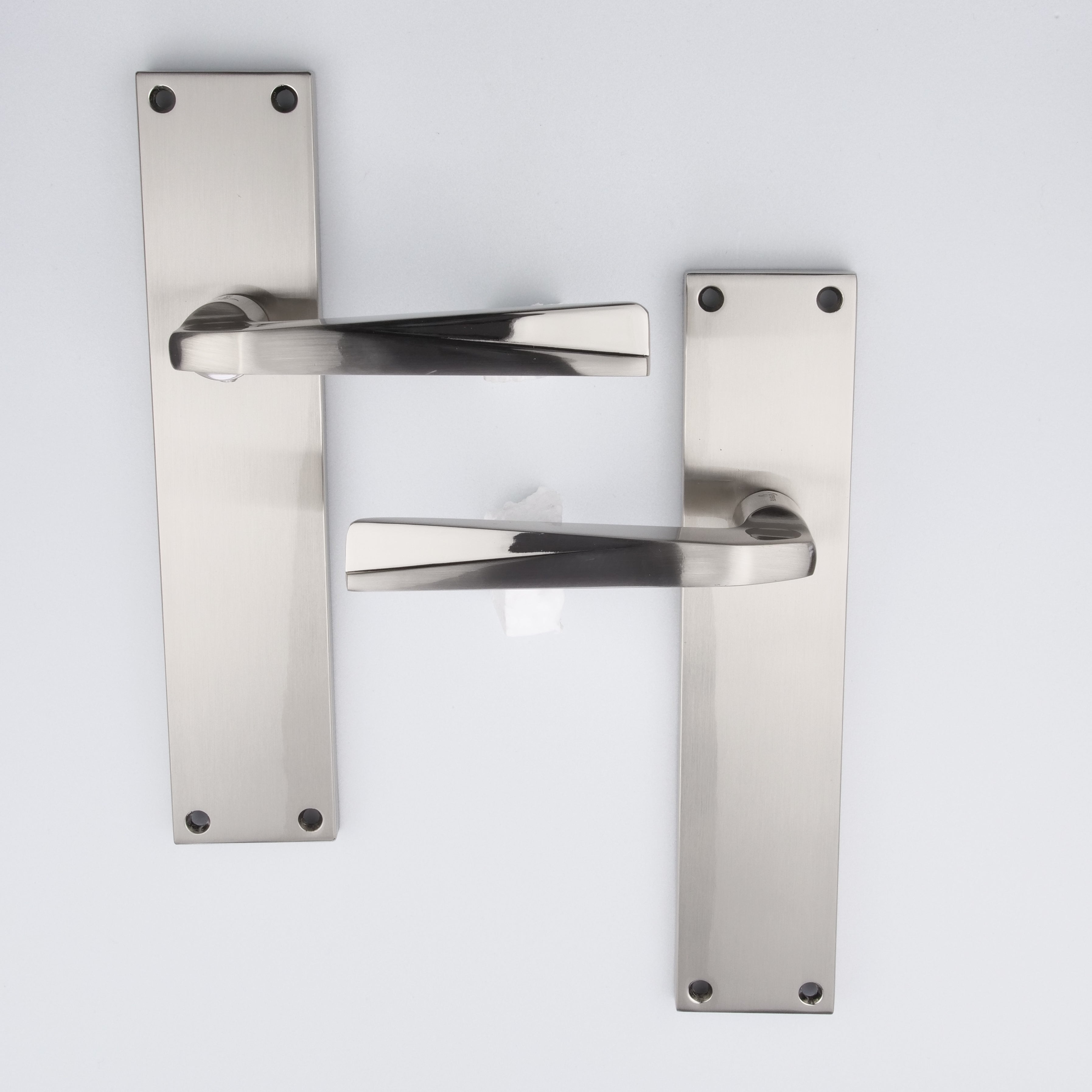 Türklinke mit rechteckigem Zamak-Schild, satiniertem Nickel-Finish für Türen, Modell '208'