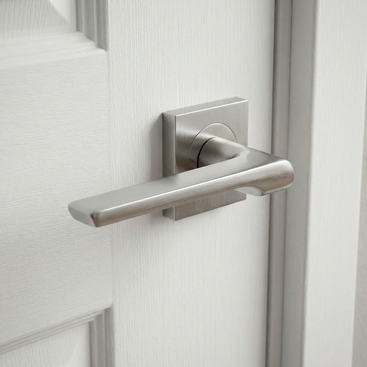 Türklinke '559' aus Aluminium mit quadratischer Rosette für Türen, satiniertes Nickel-Finish