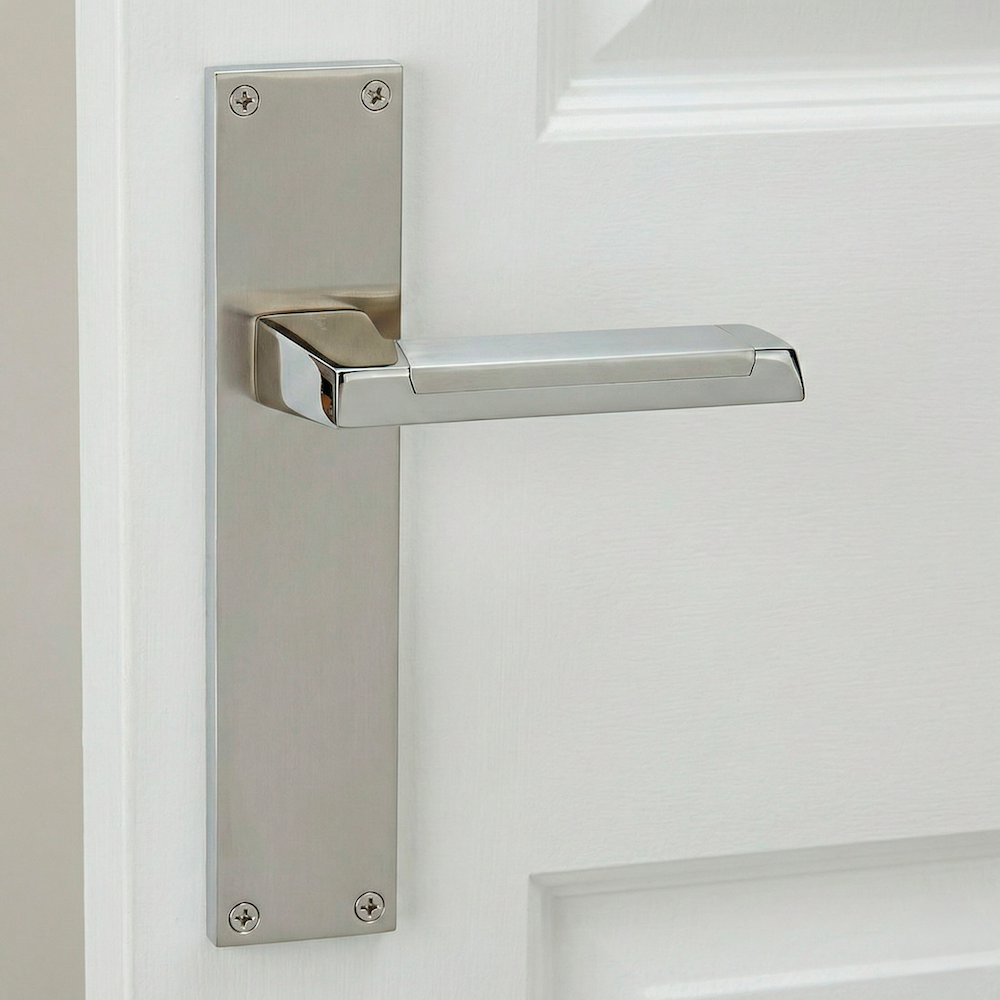 Türklinke Modell '620' mit rechteckigem Zamak-Schild in Bicolor-Ausführung für Türen