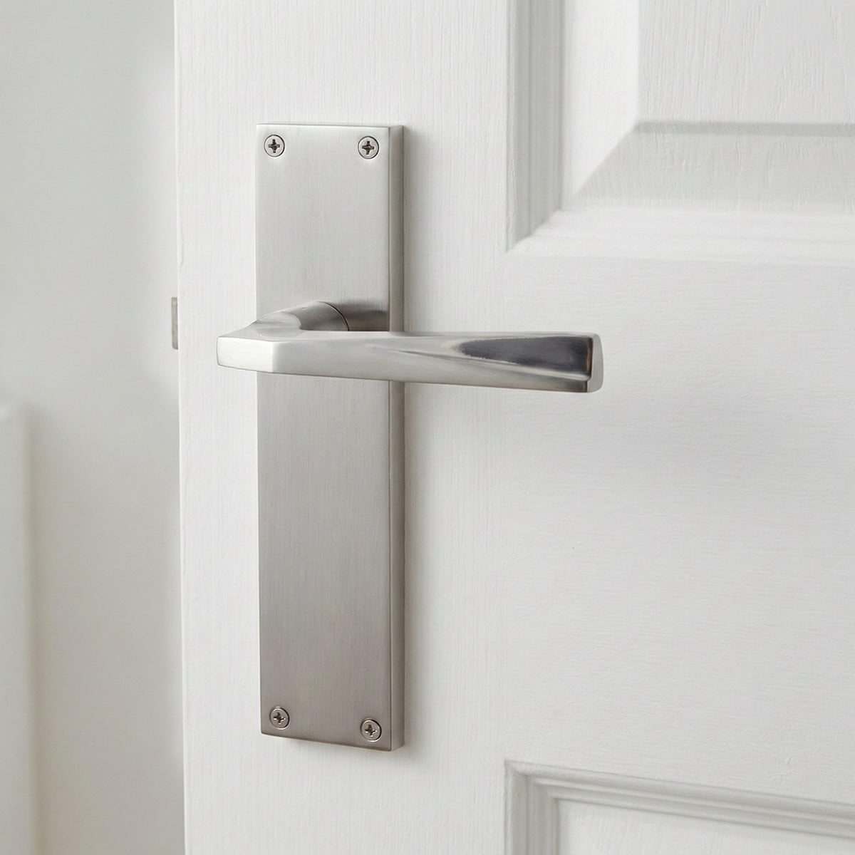 Türklinke mit rechteckigem Zamak-Schild, satiniertem Nickel-Finish für Türen, Modell '208'