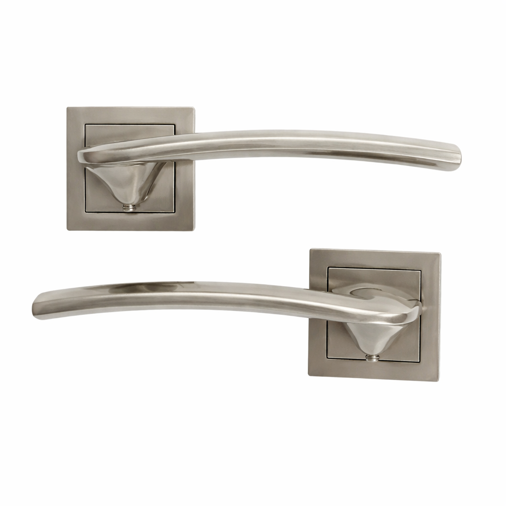 Türklinke Modell '340' aus Zamak mit quadratischer Rosette in satiniertem Nickel-Finish für Türen