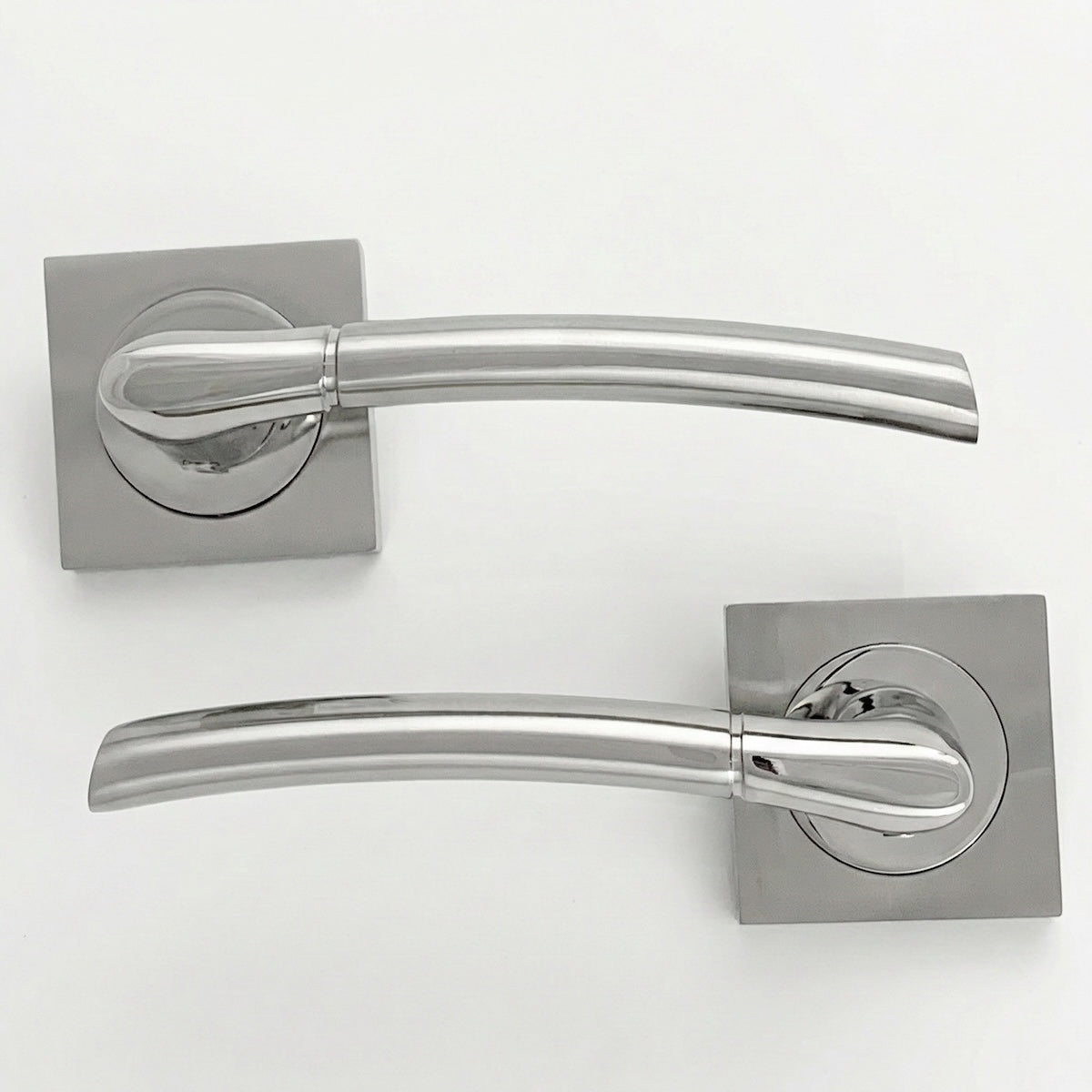 Türklinke Modell '430A' aus Aluminium für Türen in Nickel kombiniert