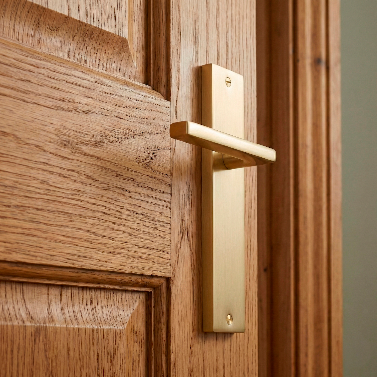 Türklinke auf Rechteckschild Rental aus satiniertem Goldaluminium