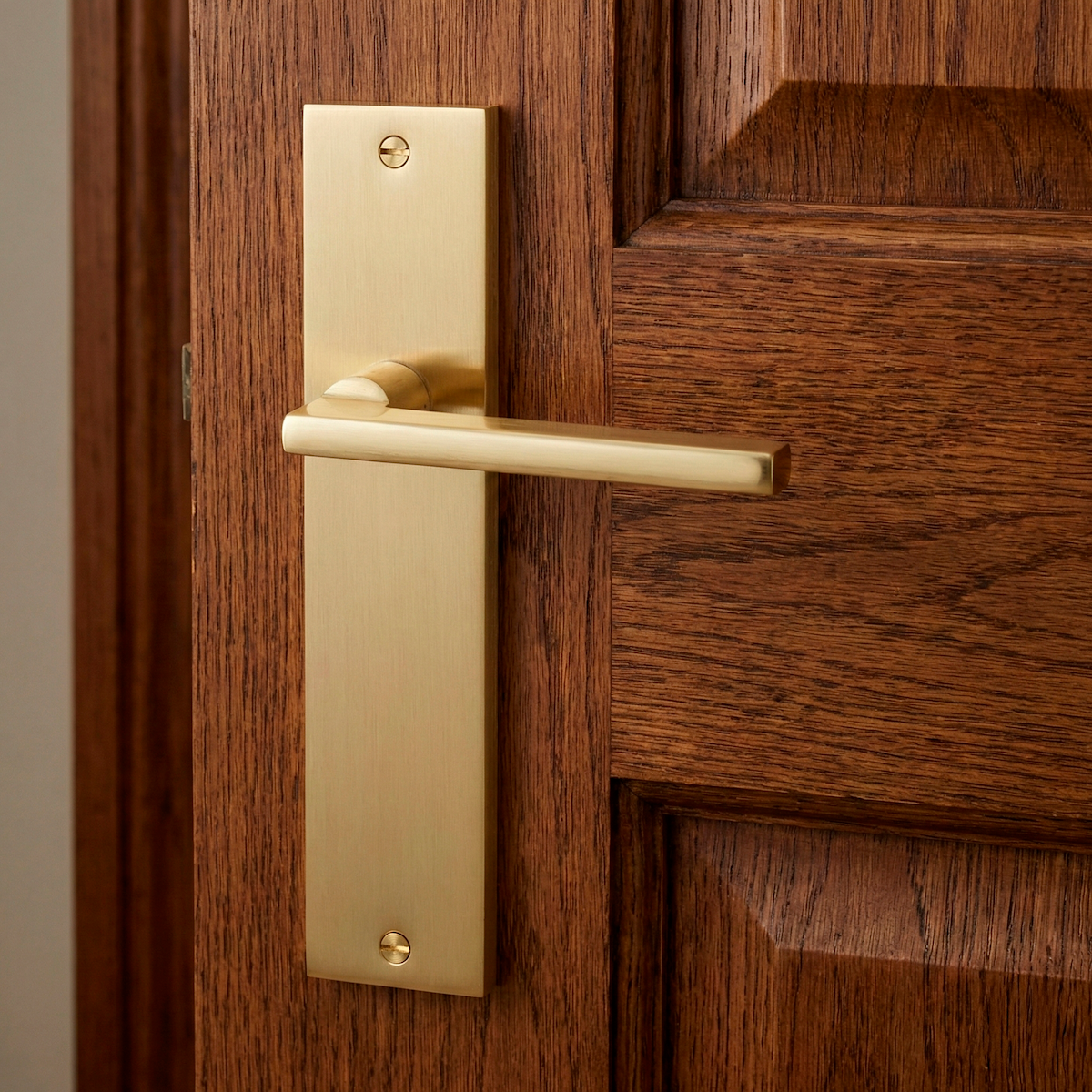 Türklinke auf Rechteckschild Rental aus satiniertem Goldaluminium