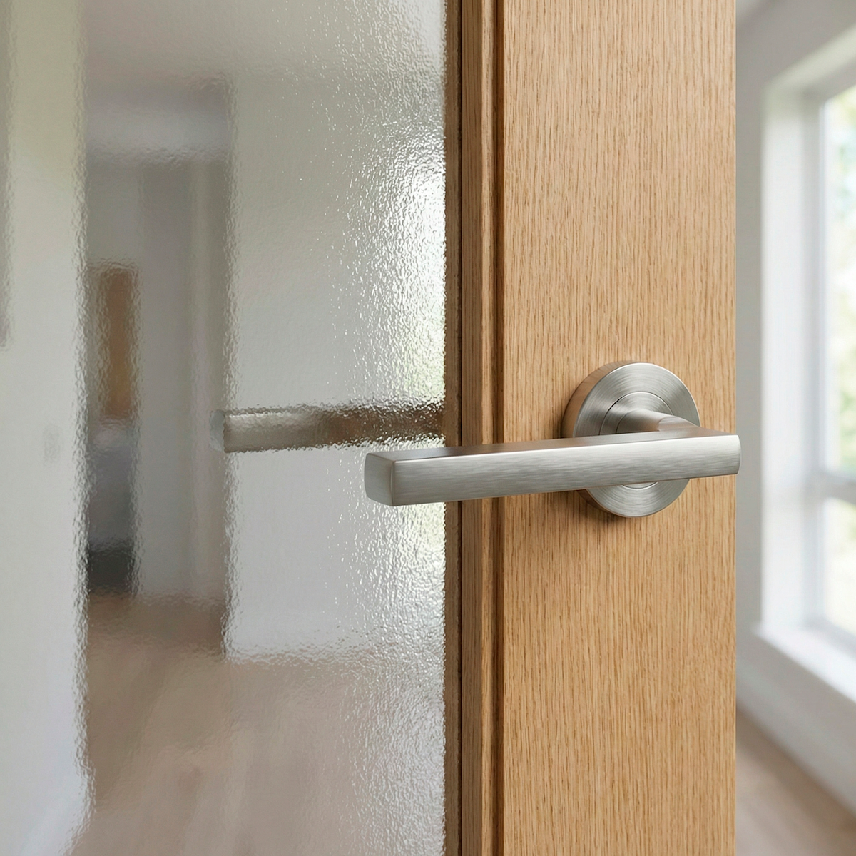 Türklinke Rental '530A' mit runder Rosette aus Aluminium für Türen, satiniertes Nickel-Finish