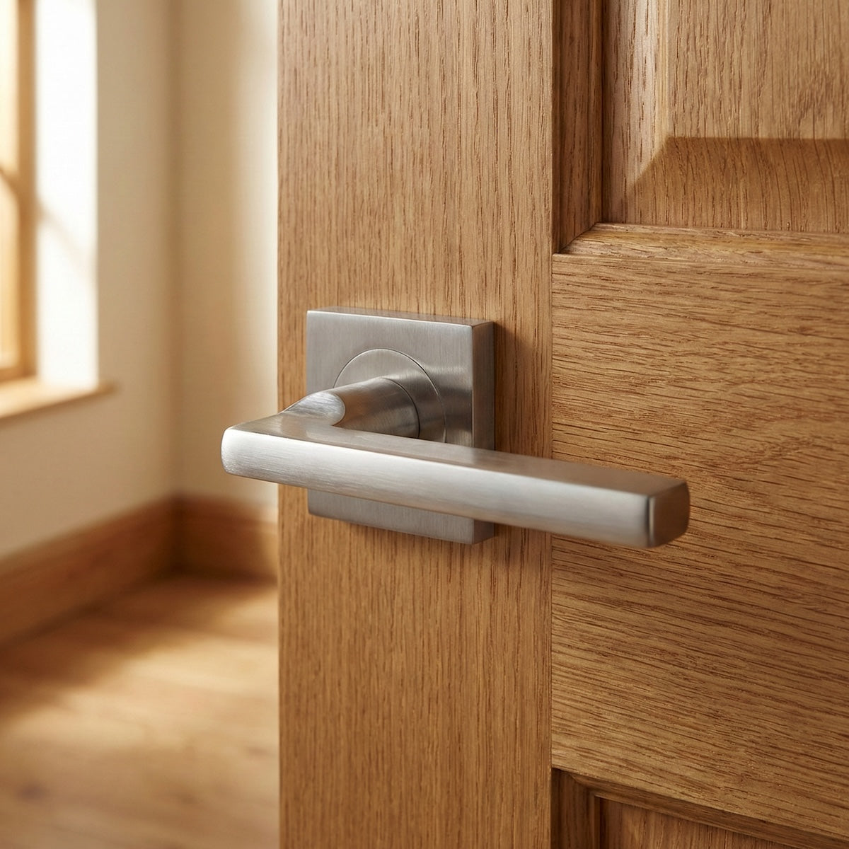 Türklinke Modell Rental '530A' mit quadratischer Rosette aus Aluminium, Oberfläche satiniertes Nickel