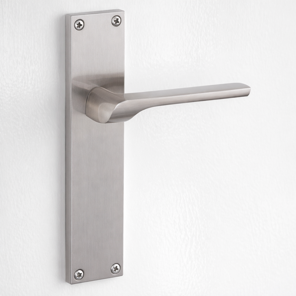 Türklinke Modell 559 mit rechteckigem Zamak-Schild in satiniertem Nickel-Finish für Türen