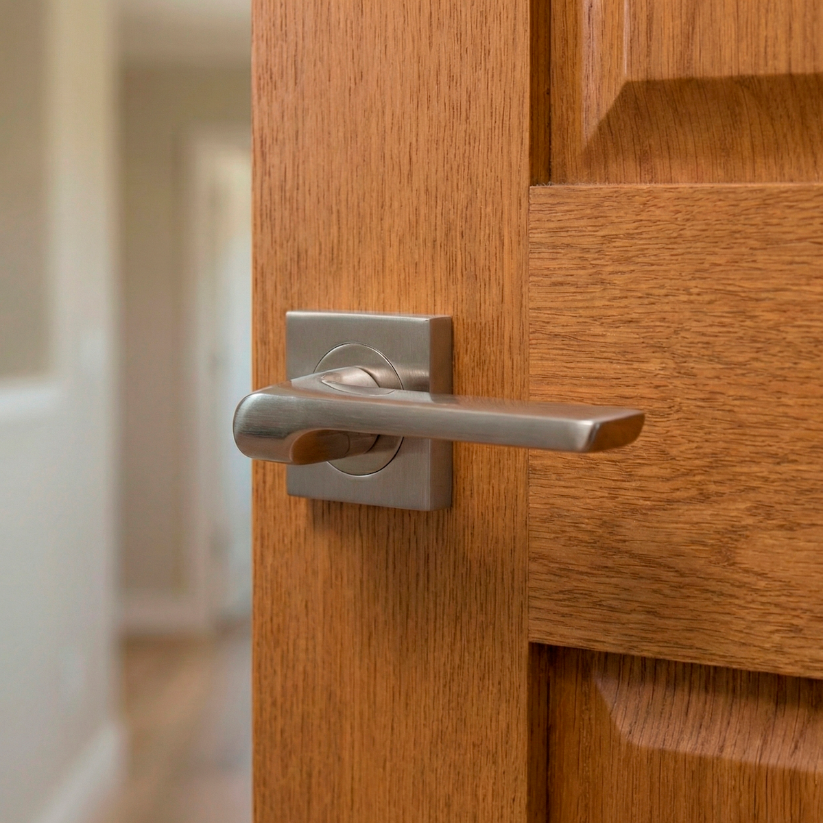 Türklinke '559' aus Aluminium mit quadratischer Rosette für Türen, satiniertes Nickel-Finish