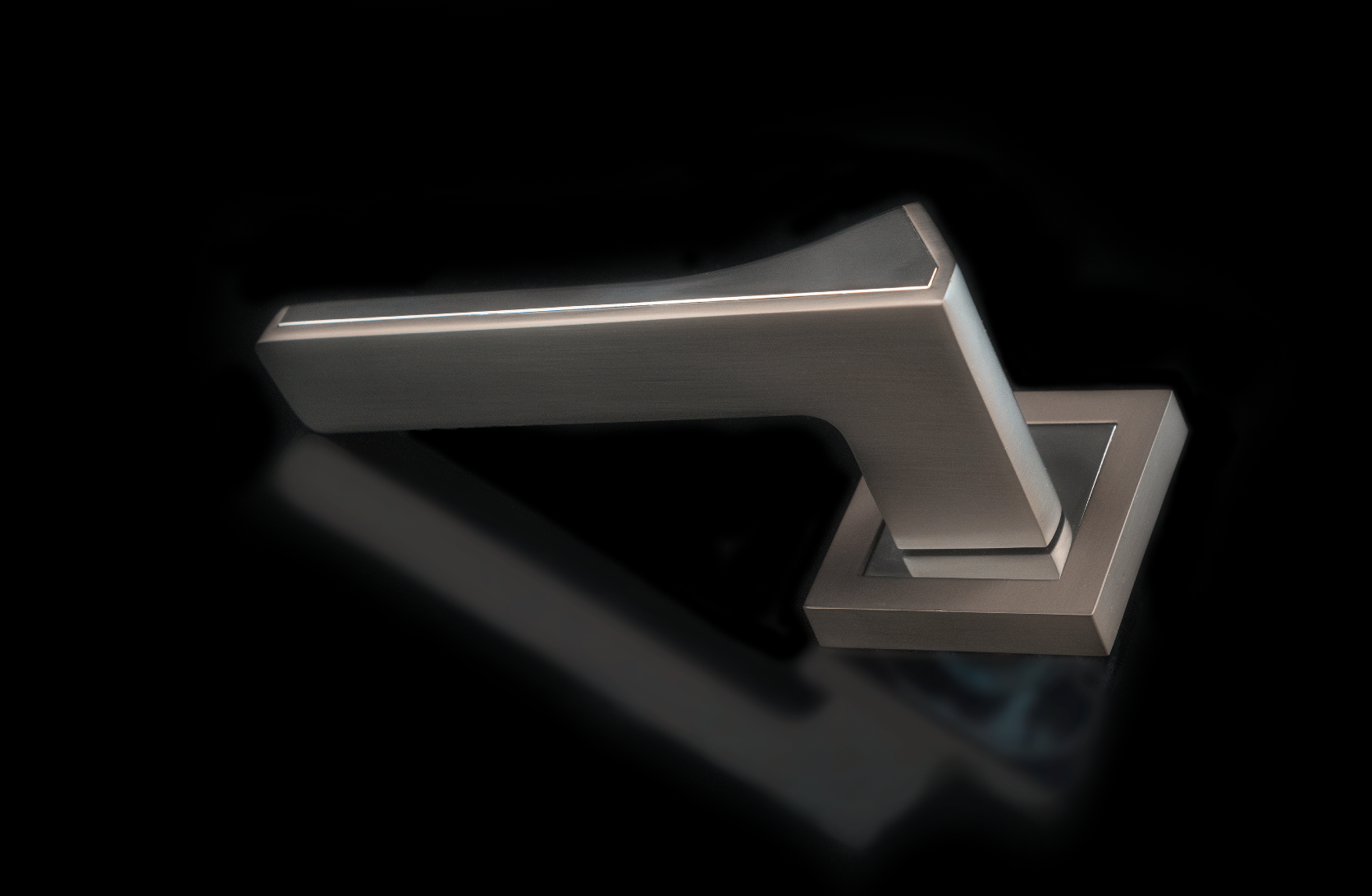 Türklinke Modell '740' mit quadratischer Rosette aus Zamak in Space Grey für Türen