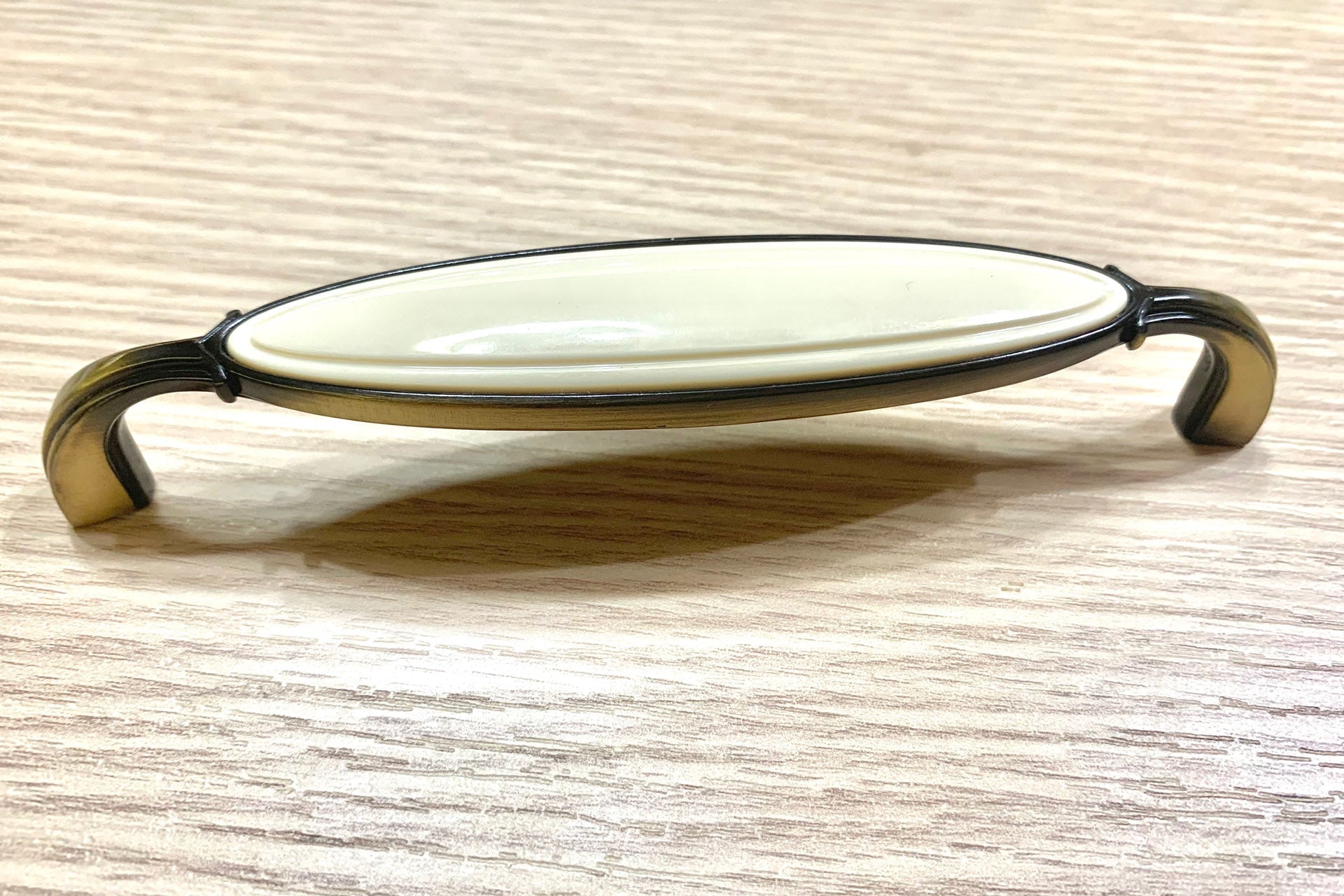 Möbelgriff aus Leder und Porzellan für Möbel und Schränke 128mm Achsabstand
