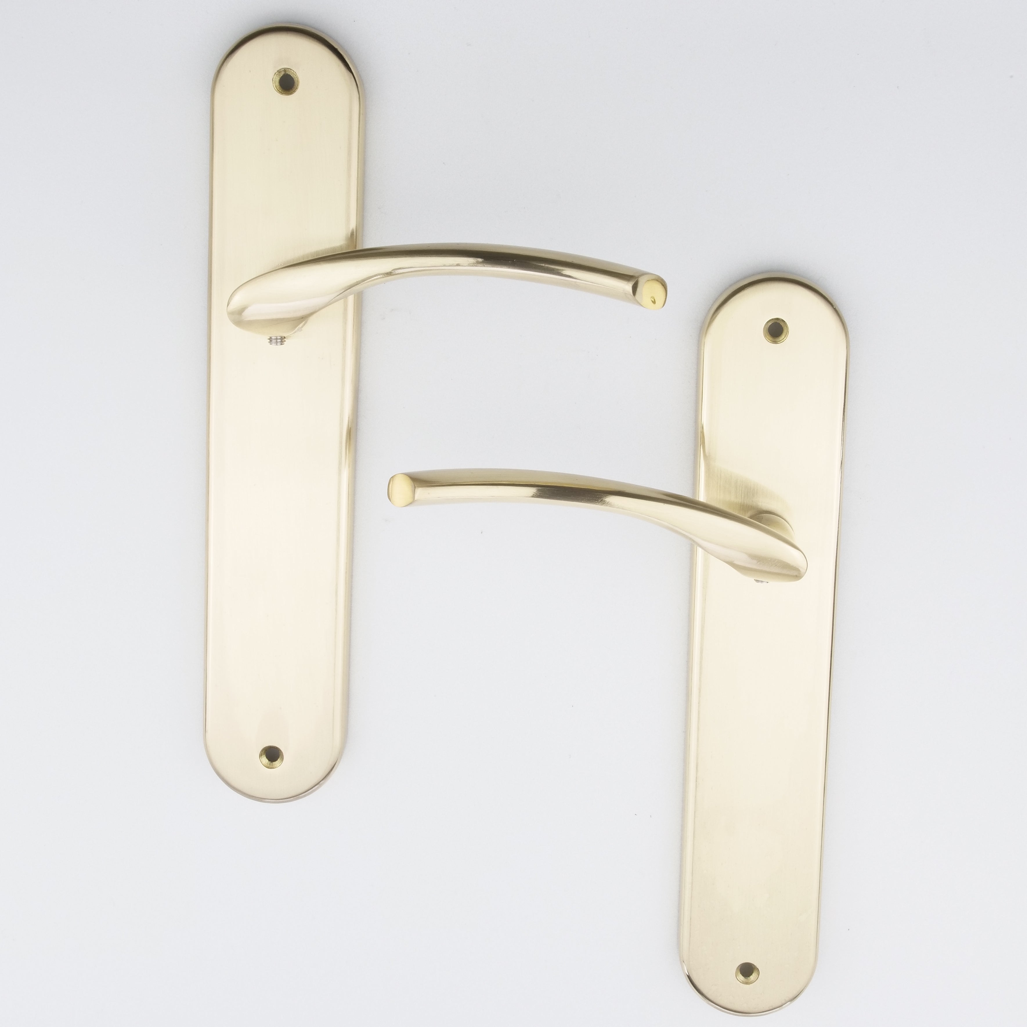 Türklinke aus Zamak Modell '556' mit ovaler Rosette in satiniertem Gold für Türen