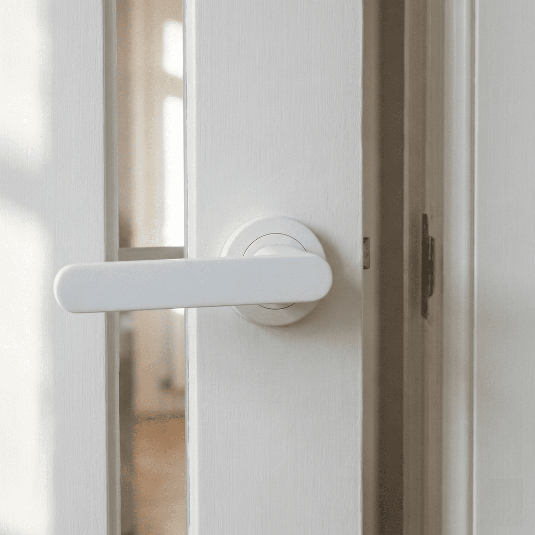 Türklinke mit runder Rosette aus Aluminium R-210 weiß