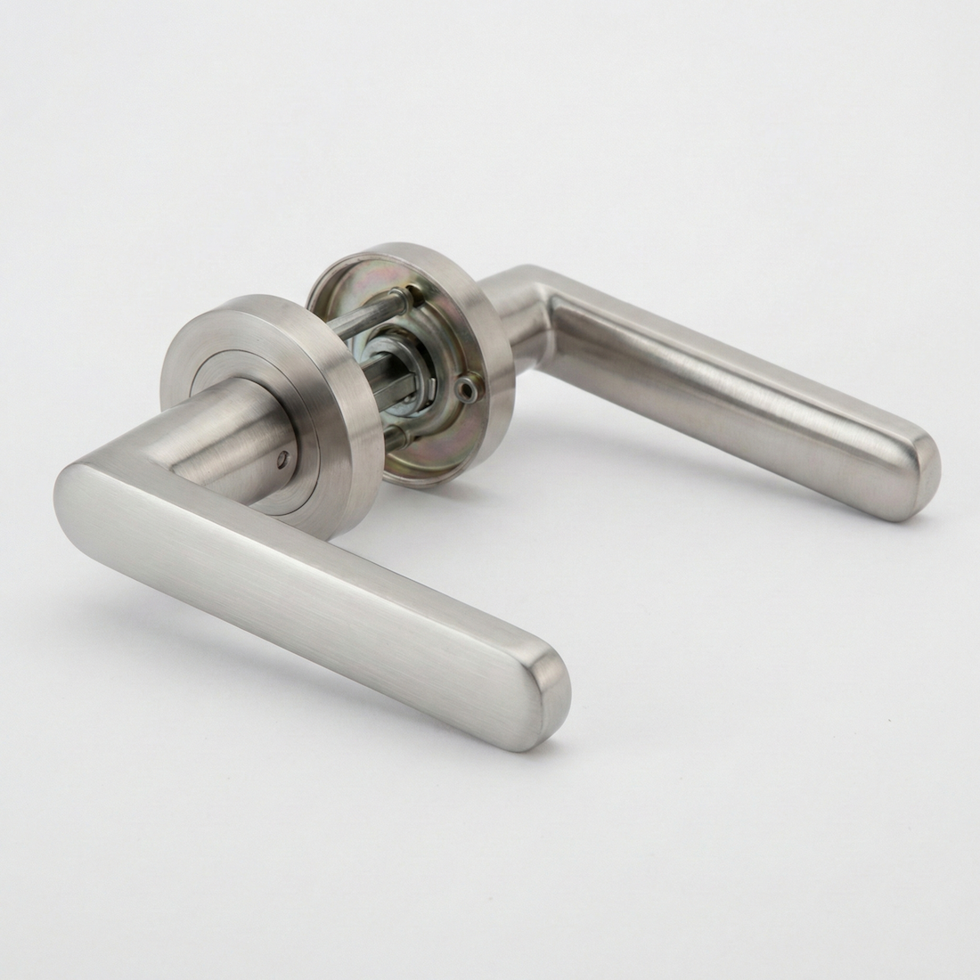 Türklinke mit runder Rosette aus Aluminium R-210 satiniertem Nickel