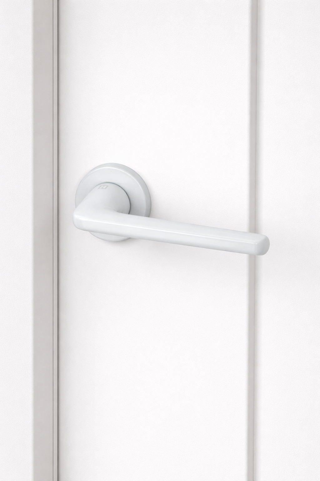 Türklinke mit runder Rosette aus Aluminium RS-310 weiß